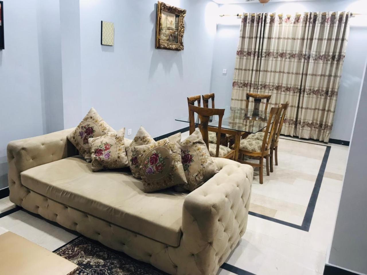 Bed & Breakfast Islamabad Hotel Buitenkant foto
